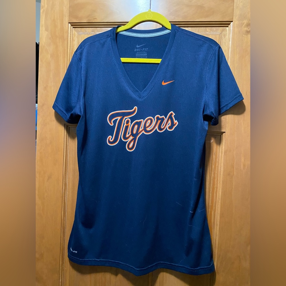 Detroit tigers dry fit Nike shirt
